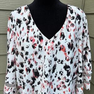 Women’s blouse, V neck, bell sleeves, Women's size 3X